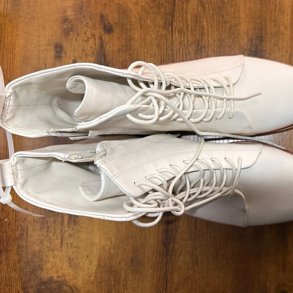 Vince White Boots Size 7.5 - Picture 3 of 3
